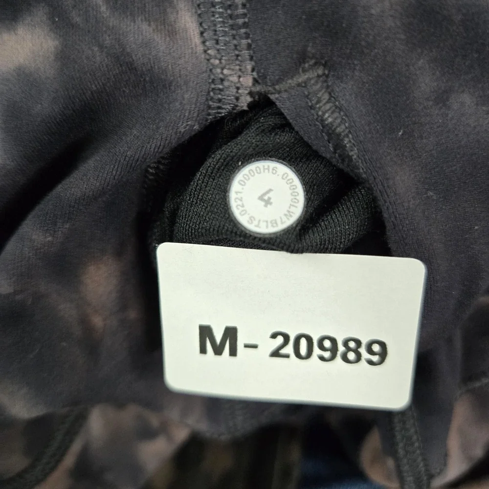 Lululemon Women Activewear Shorts 4 Black Tie Diamond Dye Align‎ Yoga